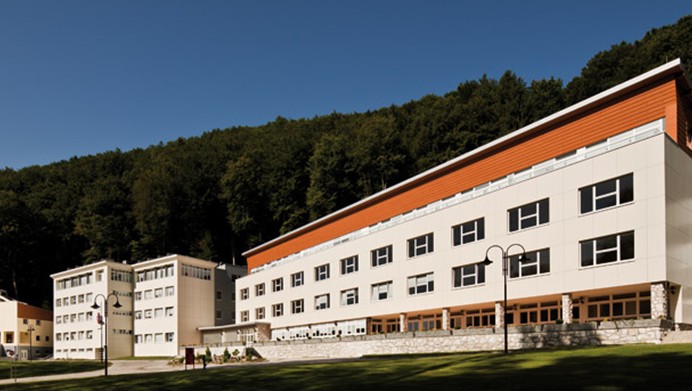 max compact ventilirana fasada - bolnica Sv. Rafael